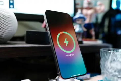 汇川苹果15换屏服务分享用什么充电器给iPhone15充电更好 